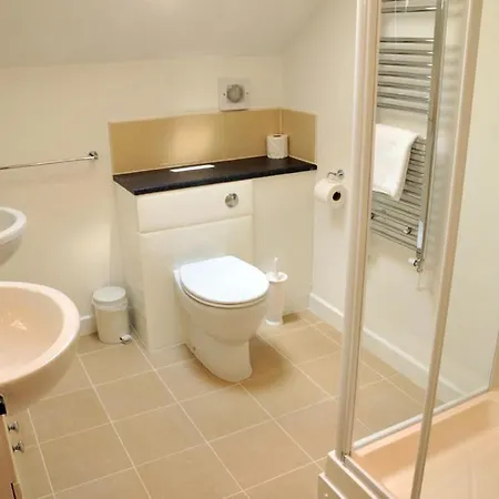 אתר נופש Puffin Hot Tub Lodge, 4 Bedrooms Resort, Pool,gym,bar *