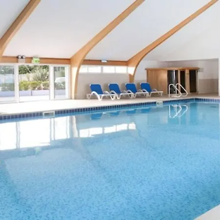 אתר נופש Puffin Hot Tub Lodge, 4 Bedrooms Resort, Pool,gym,bar