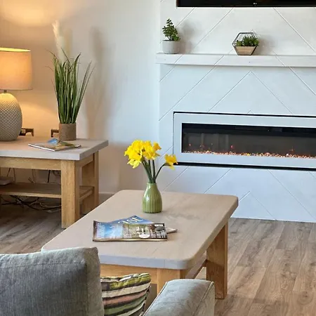 אתר נופש Puffin Hot Tub Lodge, 4 Bedrooms Resort, Pool,gym,bar פדסטואו